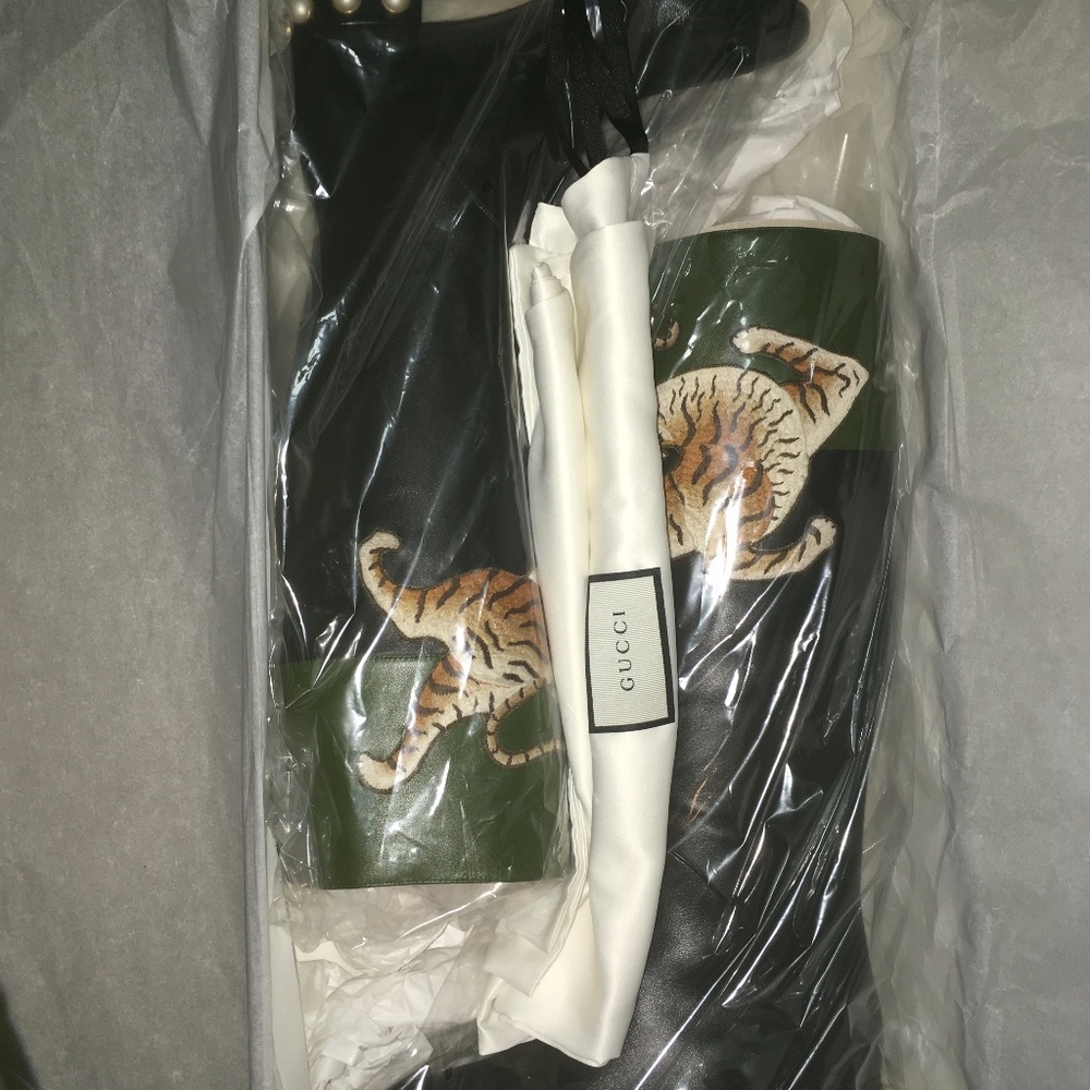 Gucci Black and Green Pam Tiger Embroidered Boots - Picture 2 of 6